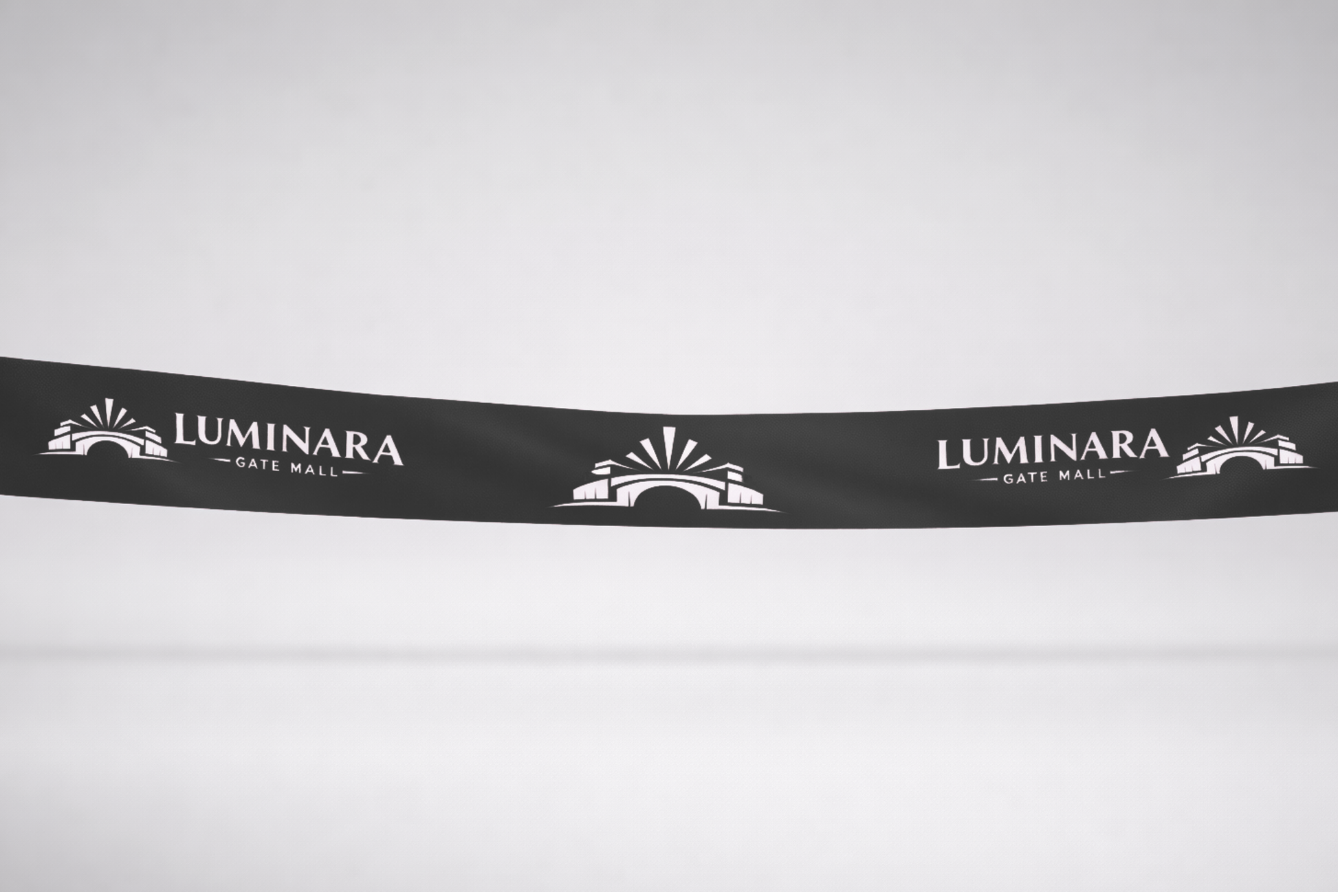 Schwarzes, umweltfreundliches Satin-Einweihungsband mit Aufdruck von JM Band®.