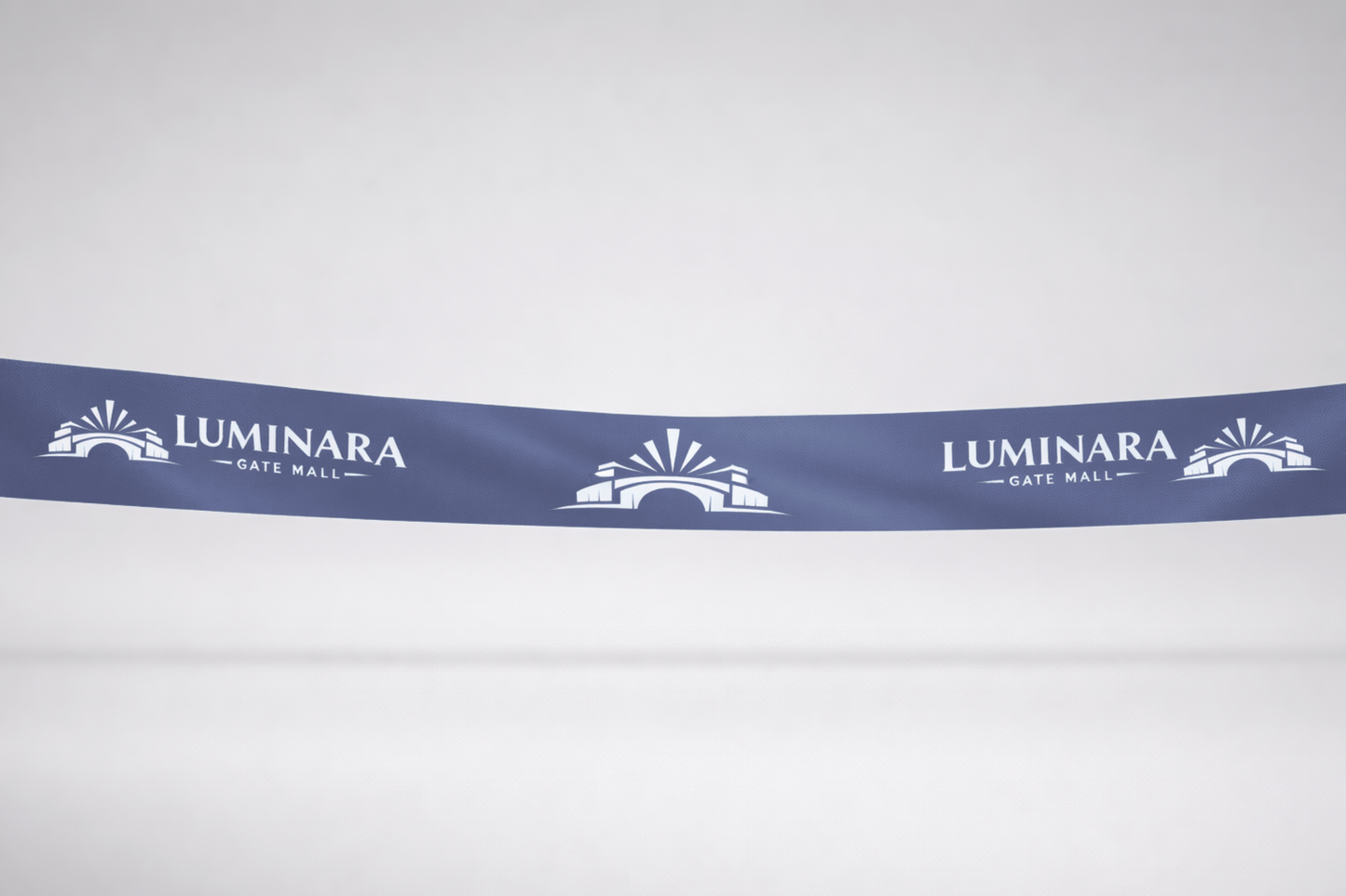 Blaues Einweihungsband aus ECO-Satin mit Druck von JM Band®.