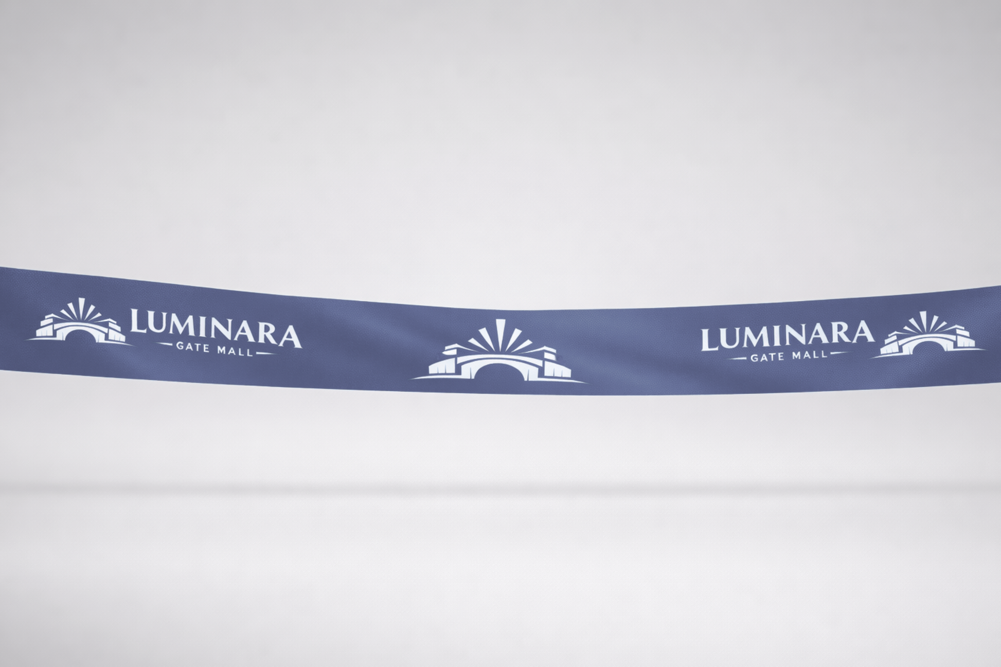 Blaues Einweihungsband aus ECO-Satin mit Druck von JM Band®.