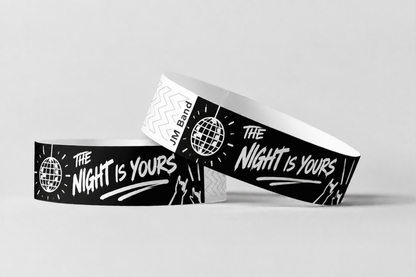 Zwei schwarze Papierarmbänder mit weißem Partynacht-Druck