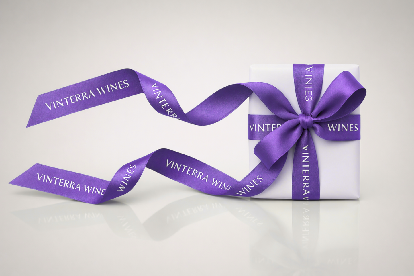 Lila Geschenkband aus ECO-Satin mit Aufdruck von JM Band®