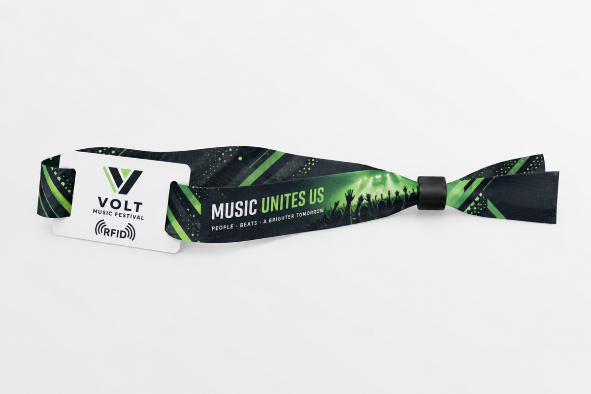 RFID-Stoffarmband aus rPET mit dunkelgrünem Musikfestival-Druck