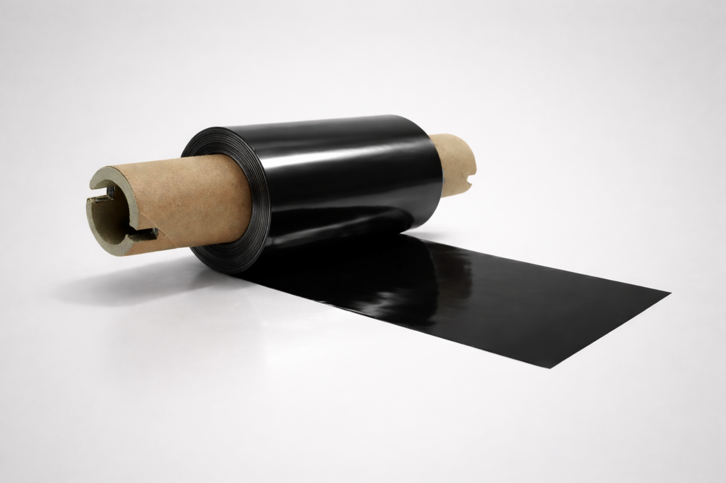Schwarzes Thermotransferband für Waschanleitungsetiketten von JM Band®.