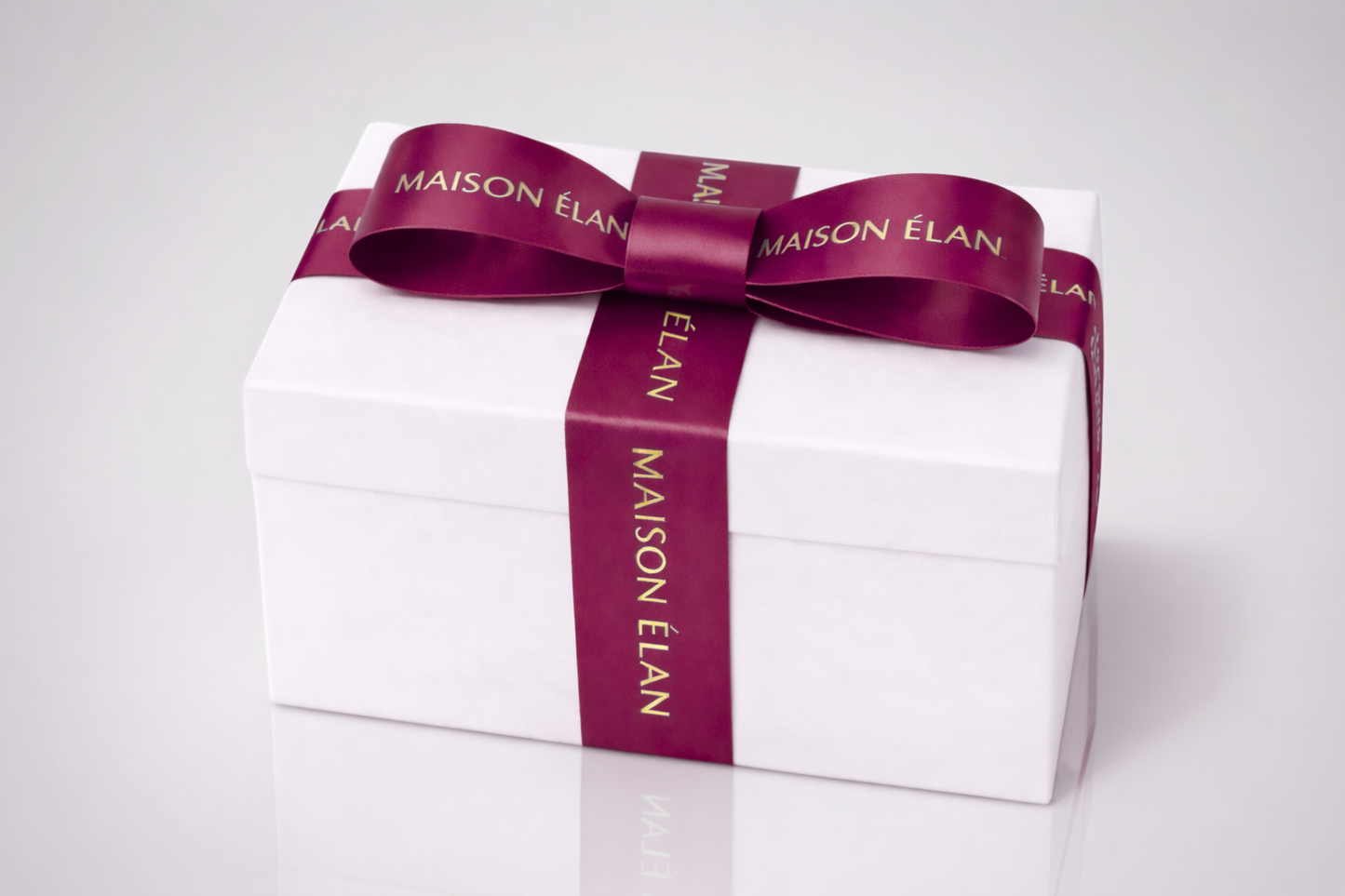 Breites, bedrucktes Geschenkband in Dunkelrot von JM Band®.