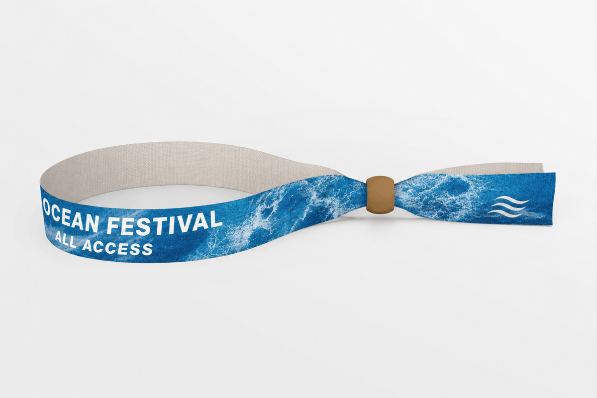 Blaues rPET-Stoffarmband mit Meereswellen-Druck und Holzverschluss