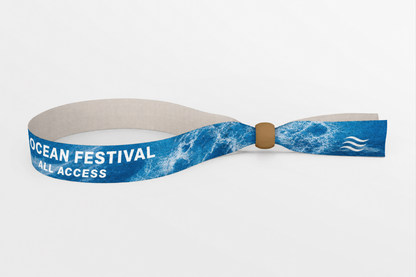 Blaues rPET-Stoffarmband mit Meereswellen-Druck und Holzverschluss