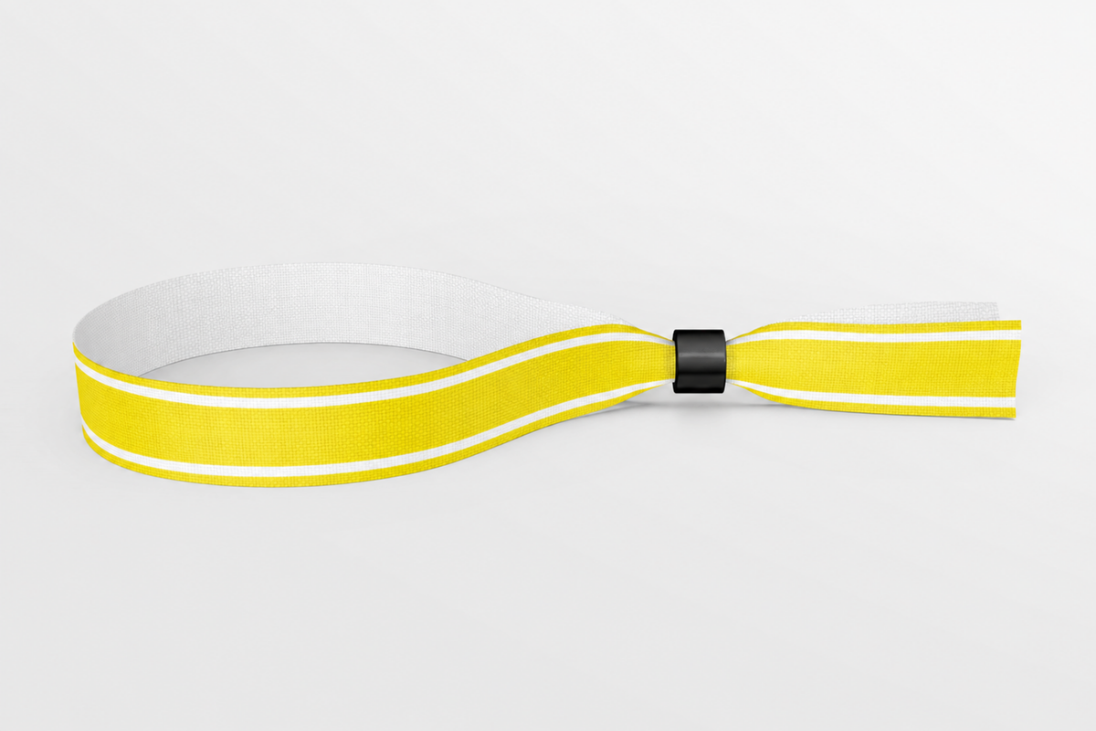 Schlichtes gelbes Stoffarmband mit weißen Streifen und schwarzem Kunststoffverschluss